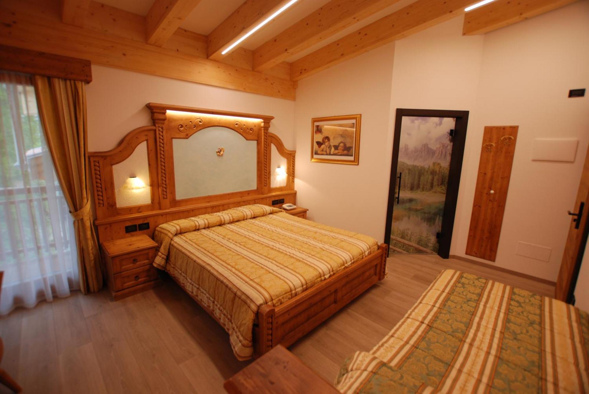 Hotel Chalet Alaska Pozza di Fassa Esterno foto