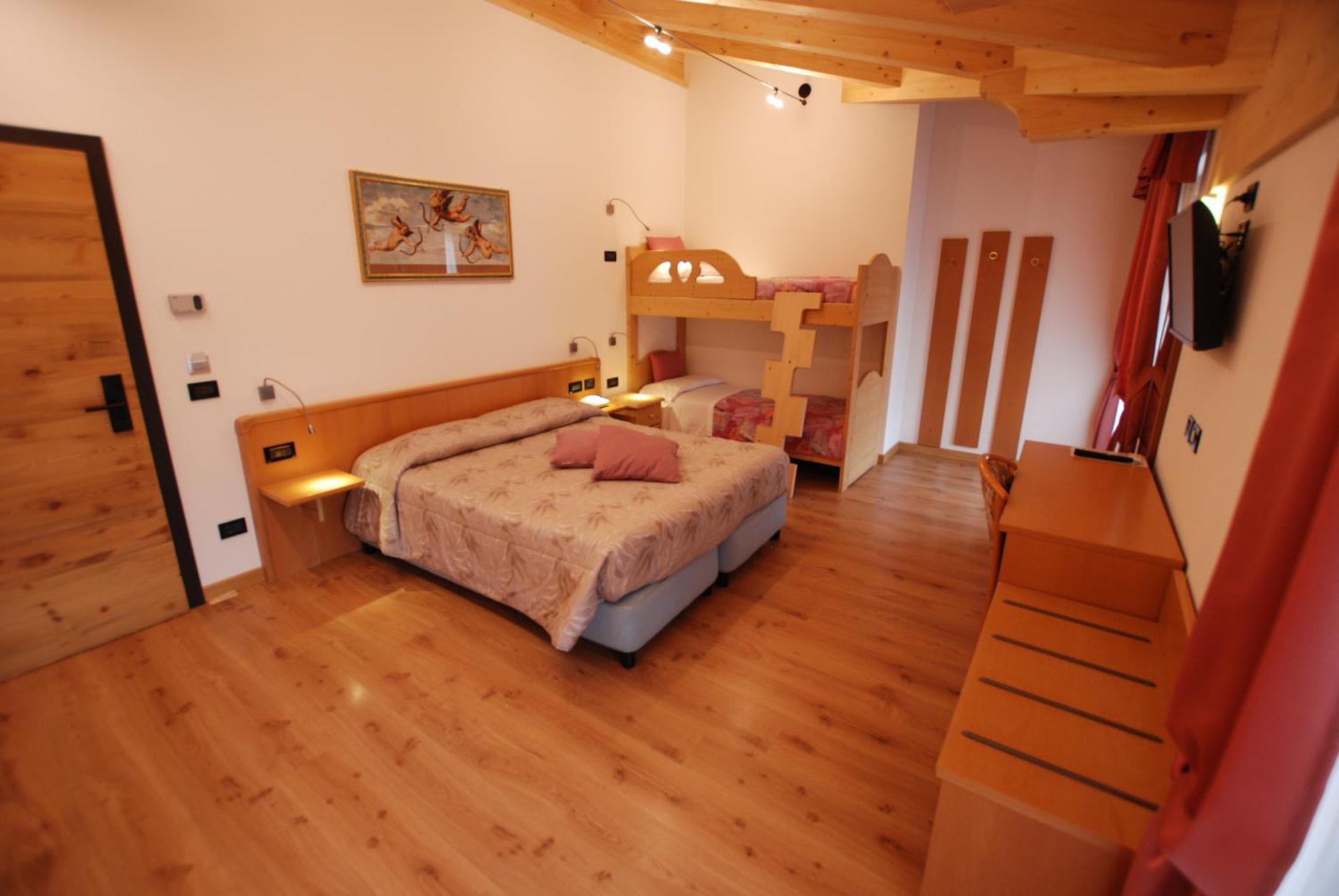 Hotel Chalet Alaska Pozza di Fassa Esterno foto