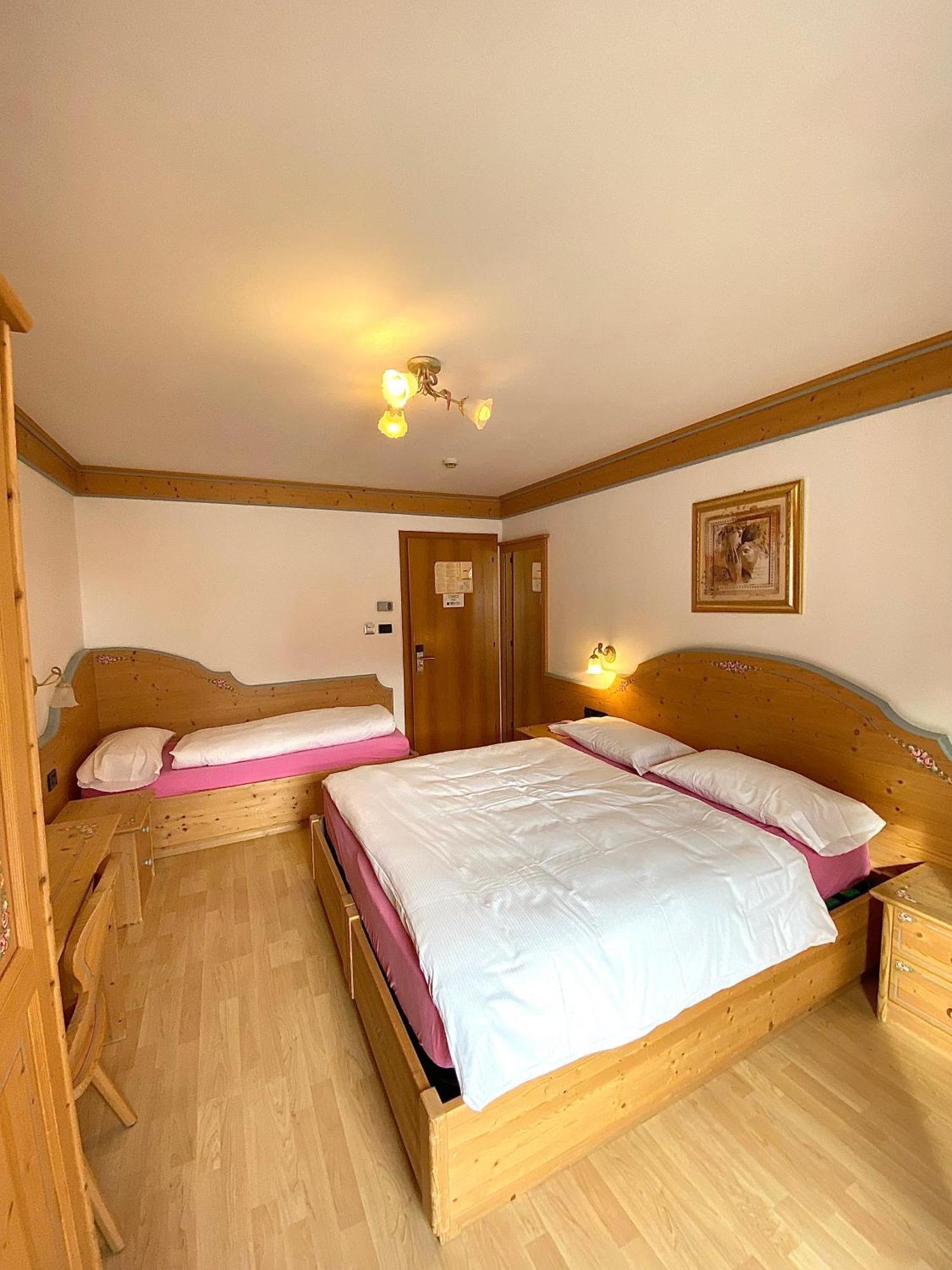 Hotel Chalet Alaska Pozza di Fassa Esterno foto