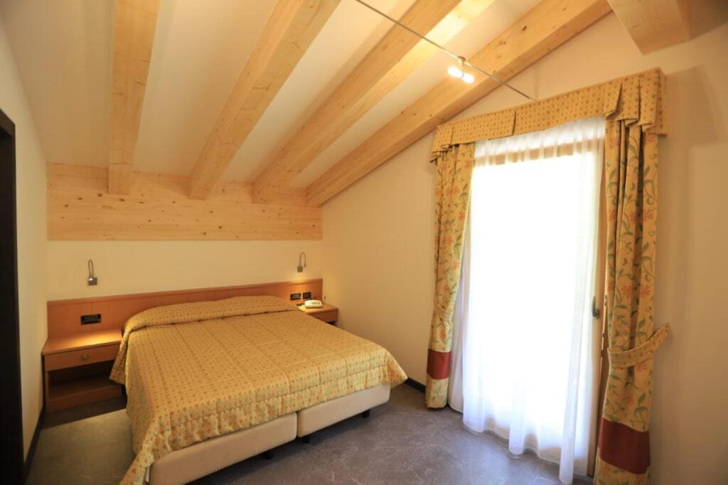 Hotel Chalet Alaska Pozza di Fassa Esterno foto