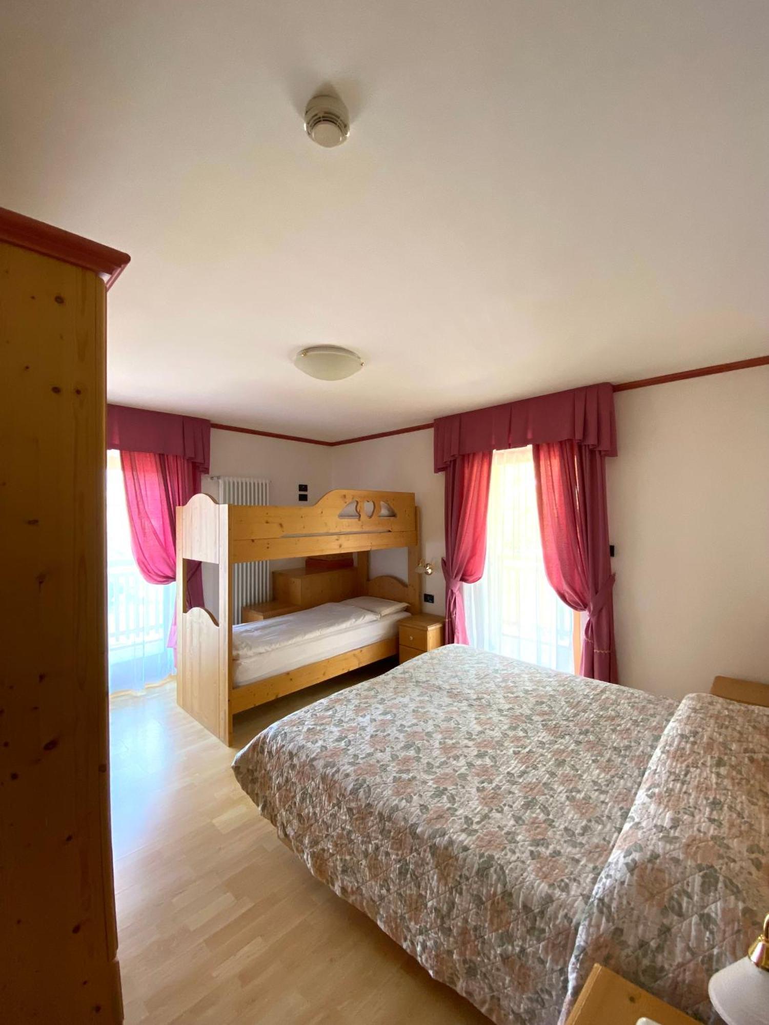 Hotel Chalet Alaska Pozza di Fassa Esterno foto