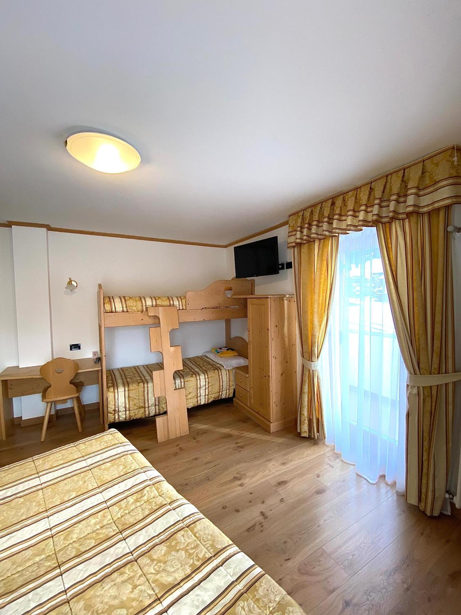 Hotel Chalet Alaska Pozza di Fassa Esterno foto