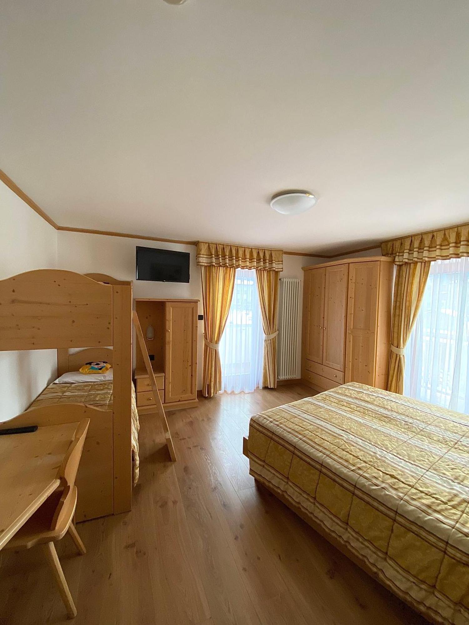 Hotel Chalet Alaska Pozza di Fassa Esterno foto
