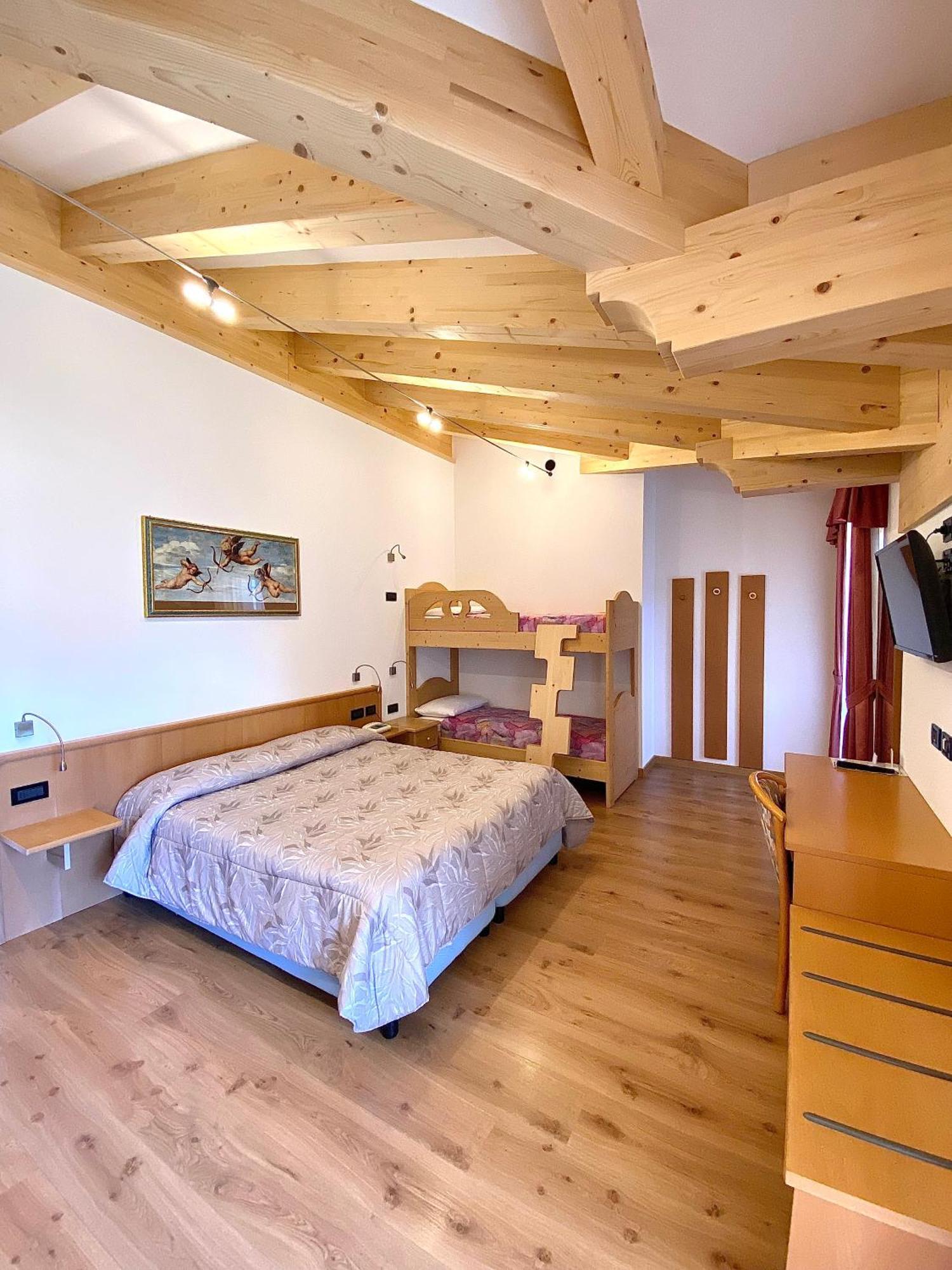 Hotel Chalet Alaska Pozza di Fassa Esterno foto