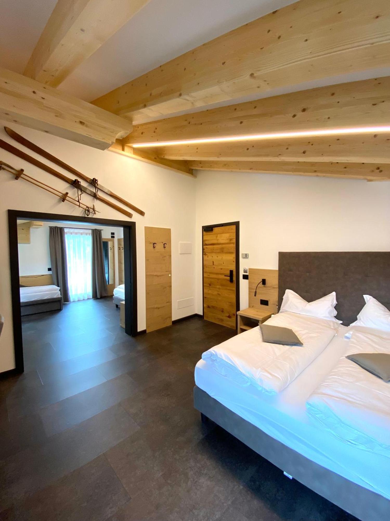 Hotel Chalet Alaska Pozza di Fassa Esterno foto