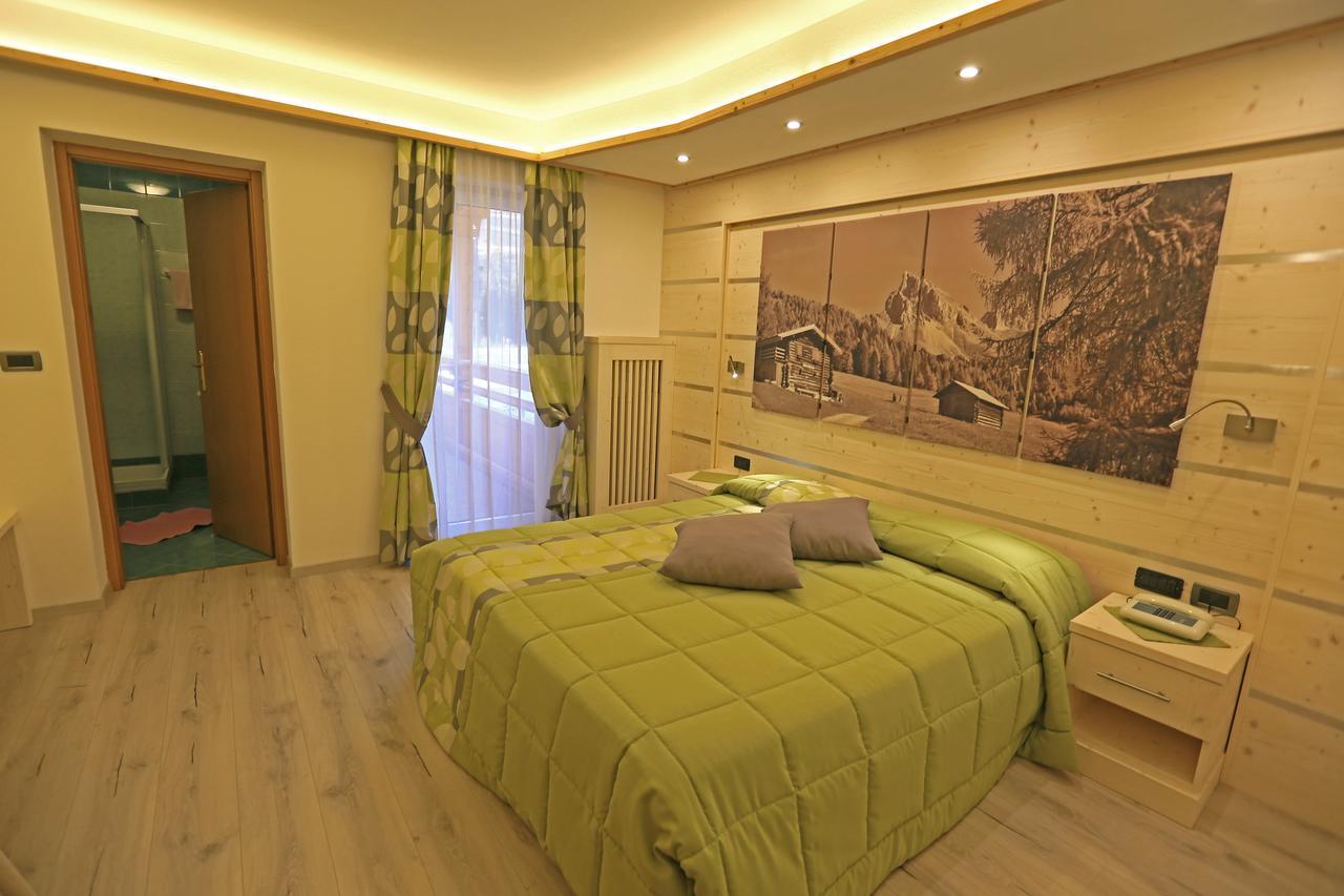 Hotel Chalet Alaska Pozza di Fassa Esterno foto