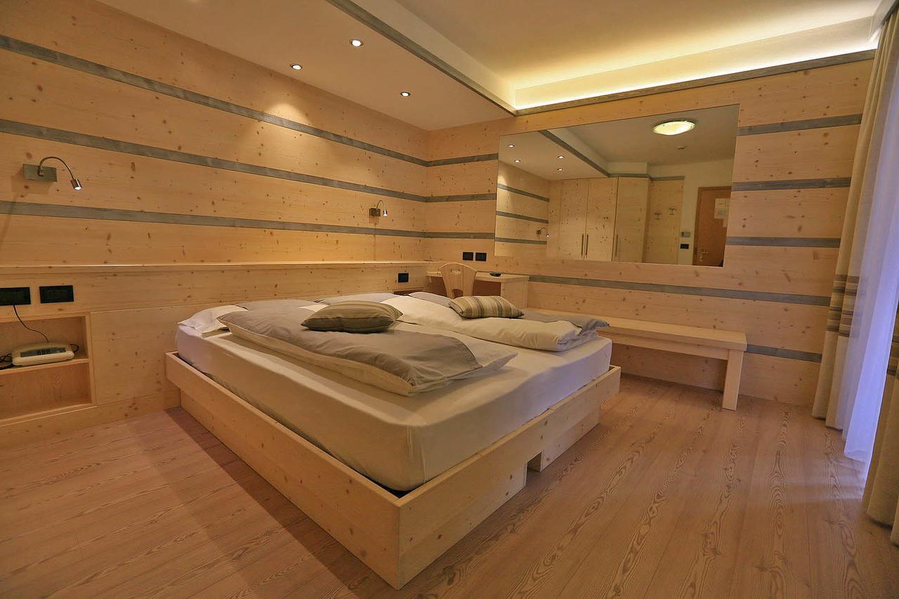 Hotel Chalet Alaska Pozza di Fassa Esterno foto