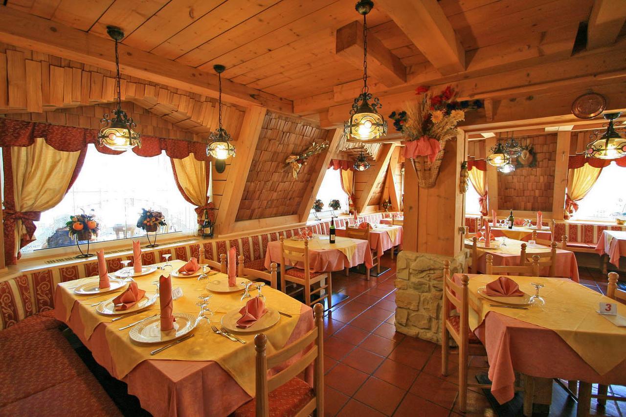 Hotel Chalet Alaska Pozza di Fassa Esterno foto