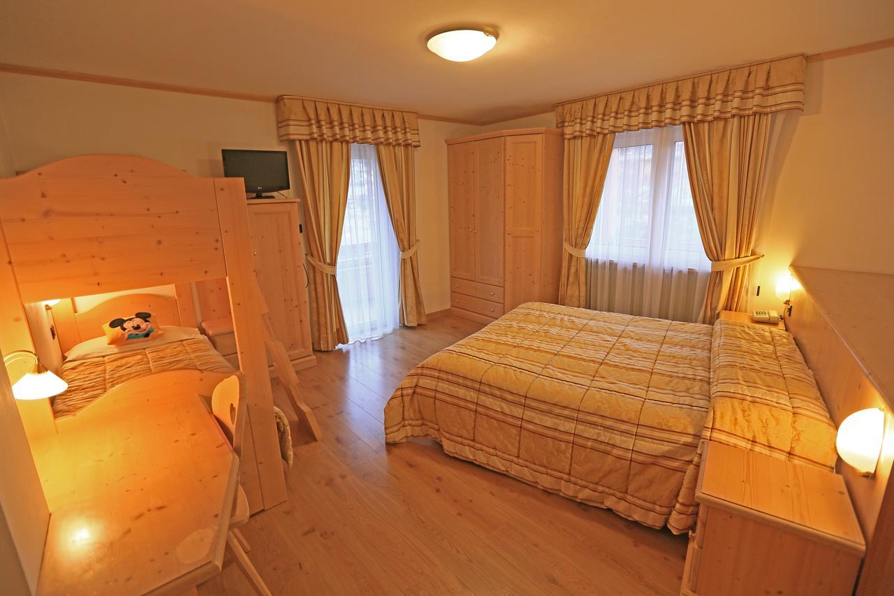 Hotel Chalet Alaska Pozza di Fassa Esterno foto
