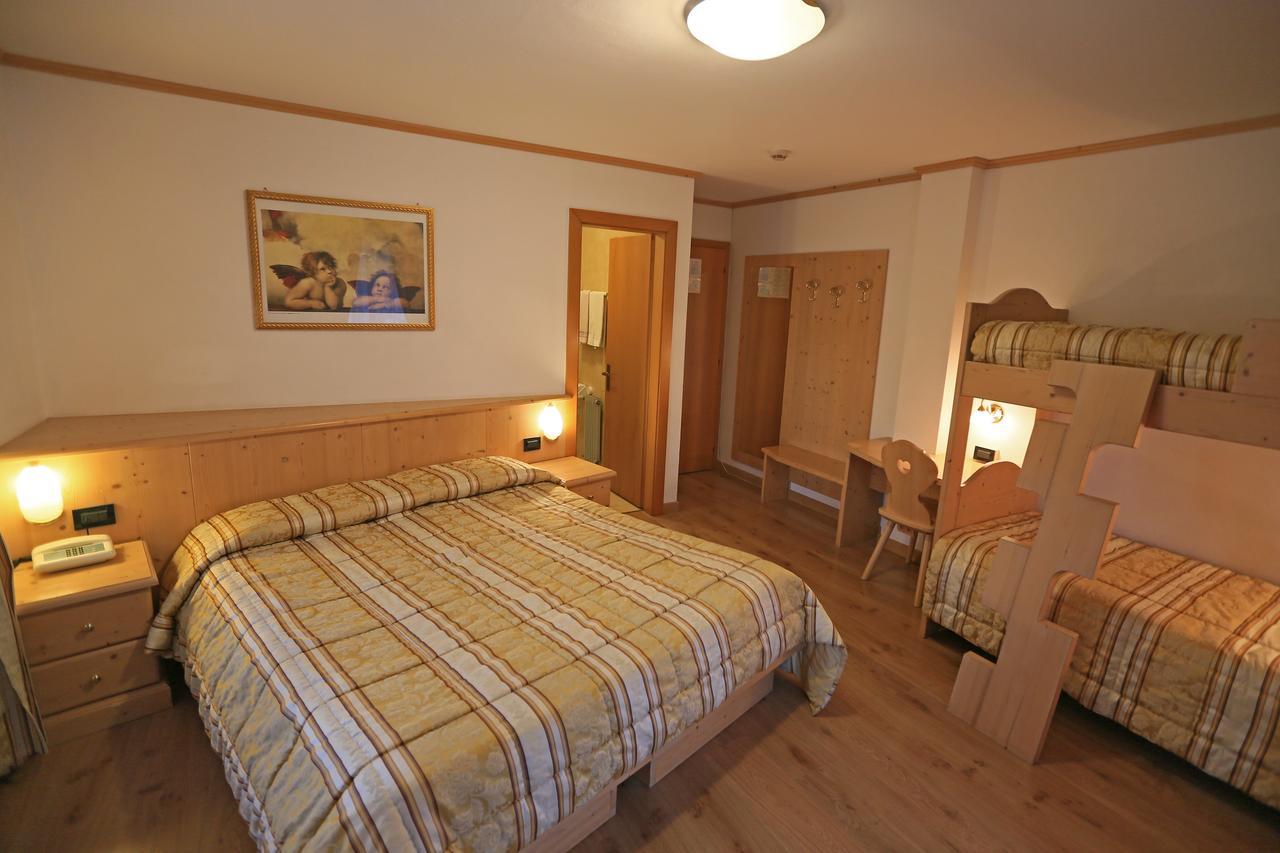 Hotel Chalet Alaska Pozza di Fassa Esterno foto