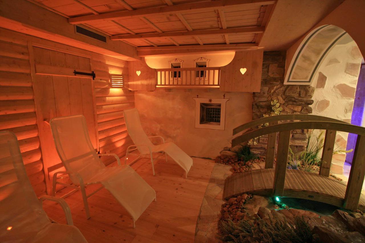 Hotel Chalet Alaska Pozza di Fassa Esterno foto