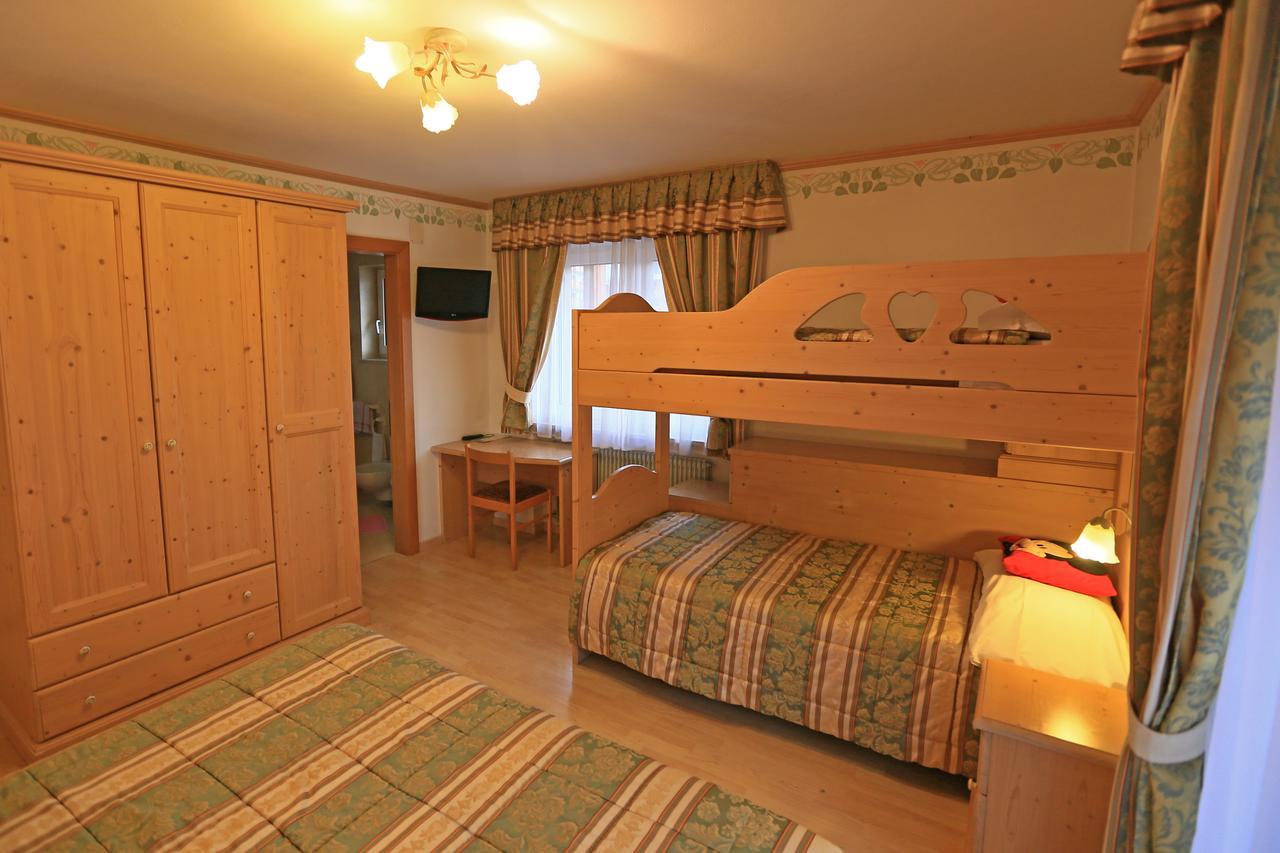 Hotel Chalet Alaska Pozza di Fassa Esterno foto