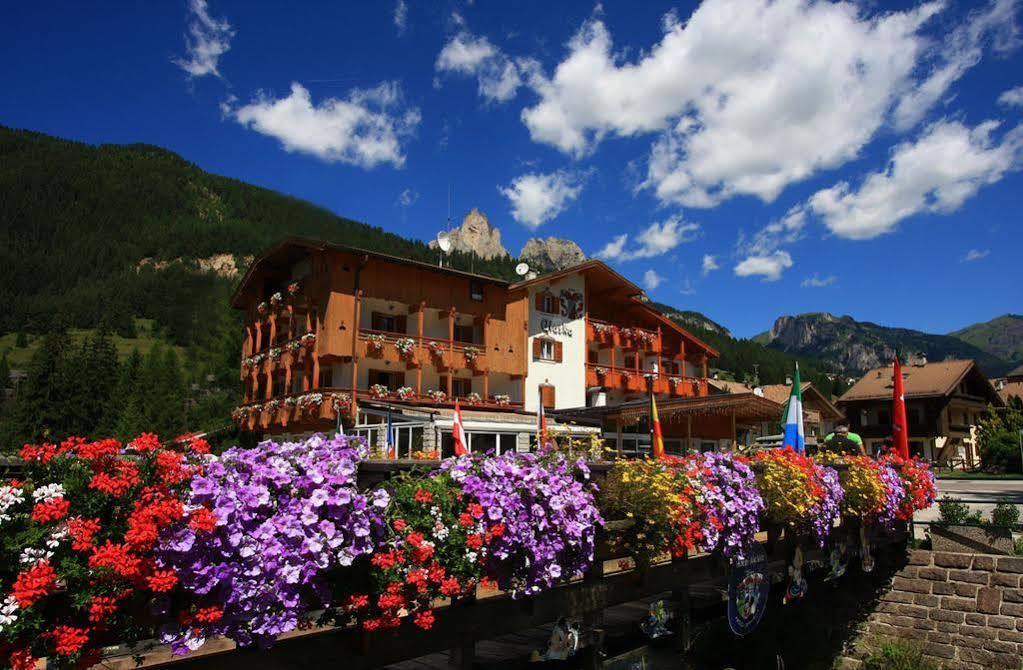 Hotel Chalet Alaska Pozza di Fassa Esterno foto