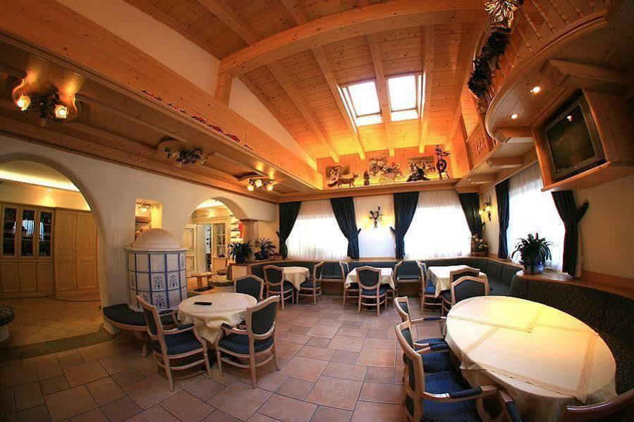 Hotel Chalet Alaska Pozza di Fassa Esterno foto