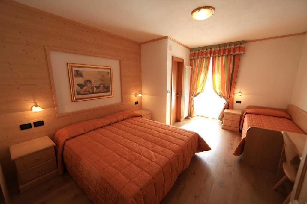 Hotel Chalet Alaska Pozza di Fassa Esterno foto