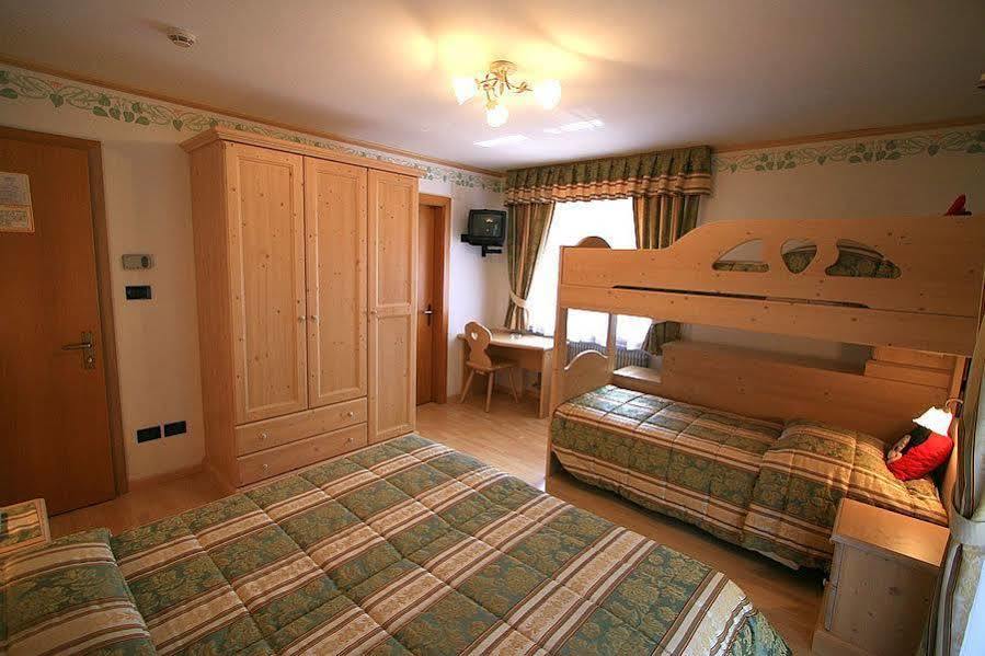 Hotel Chalet Alaska Pozza di Fassa Esterno foto